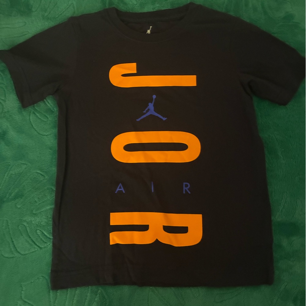 Jordan T-shirt size 6/7 athletic kids top